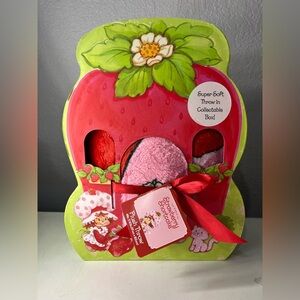 Strawberry Shortcake Plush Throw blanket with collectors box